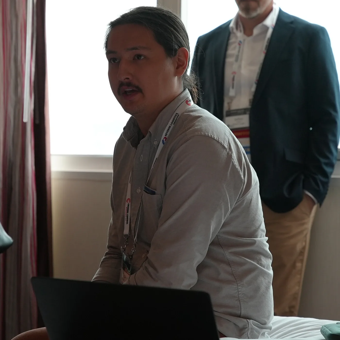 Taro Woollett-Chiba speaking with reverse-logistics industry peers
